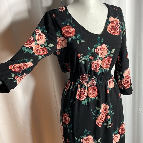 Black floral Forever 21 maxi dress - Picture 4 of 7